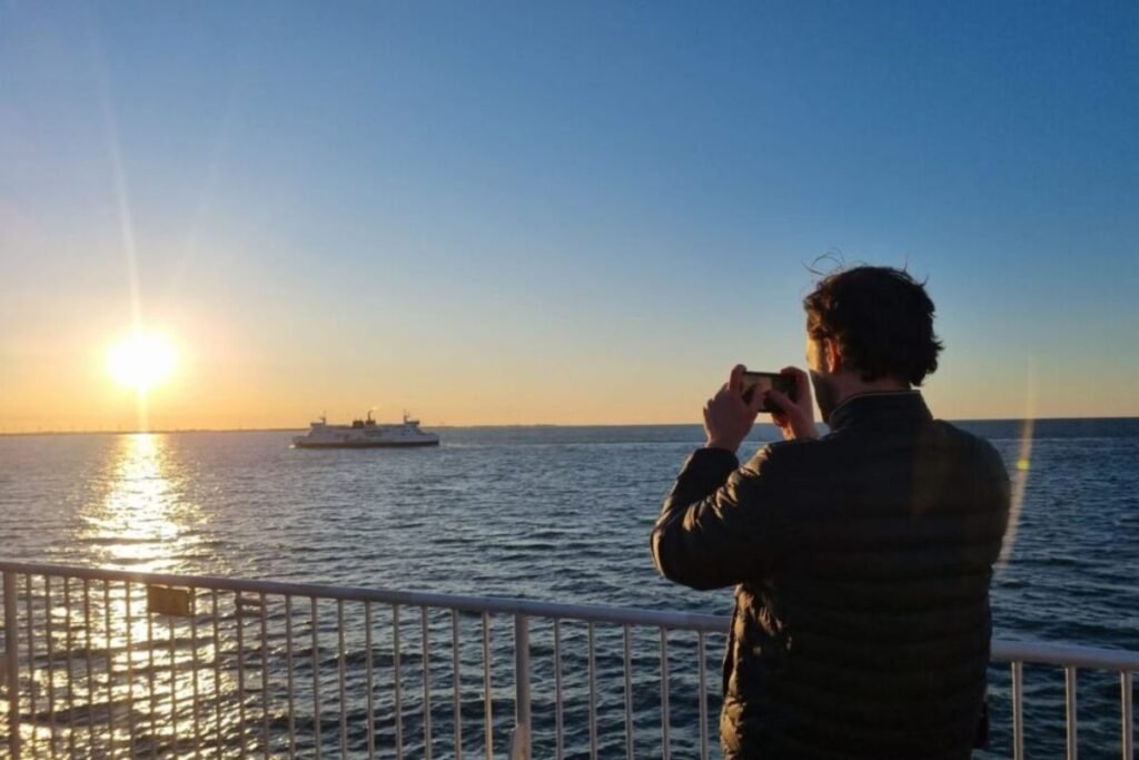 Bram auf der Fähre von Puttgarden nach Røby in Richtung Öresundbrücke.