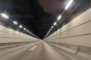 Fahrt durch den Drogdentunnel