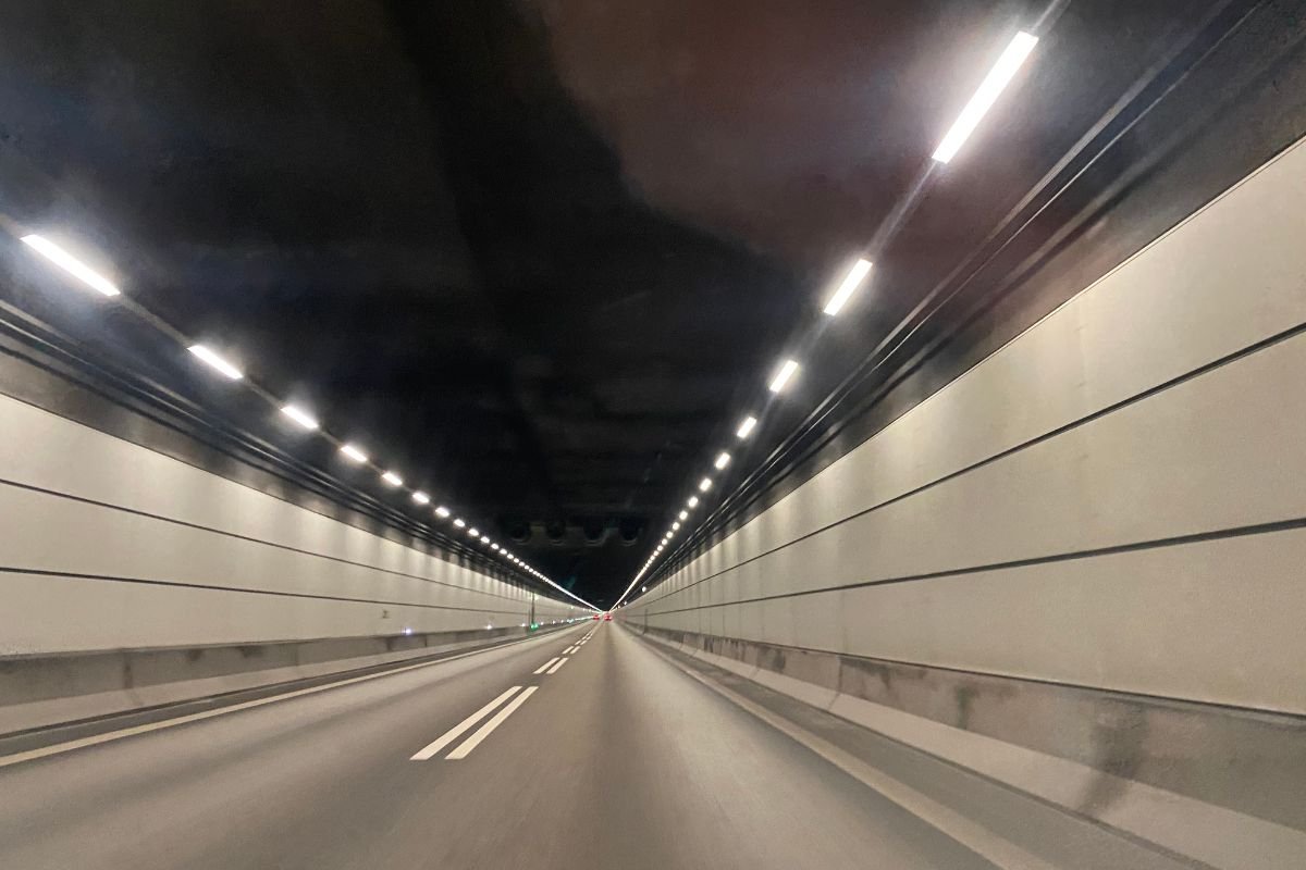Fahrt durch den Drogdentunnel Richtung Öresundbrücke