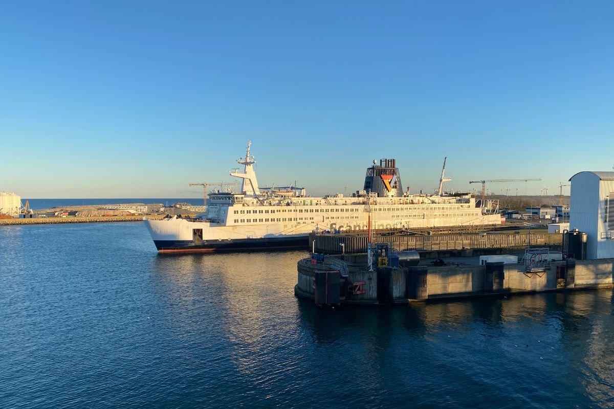 Scandlines-Fähre im Hafen von Puttgarden