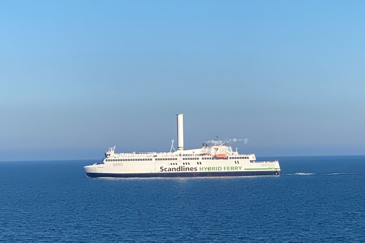 Scandlines-Fähre zwischen Rostock und Gedser auf See