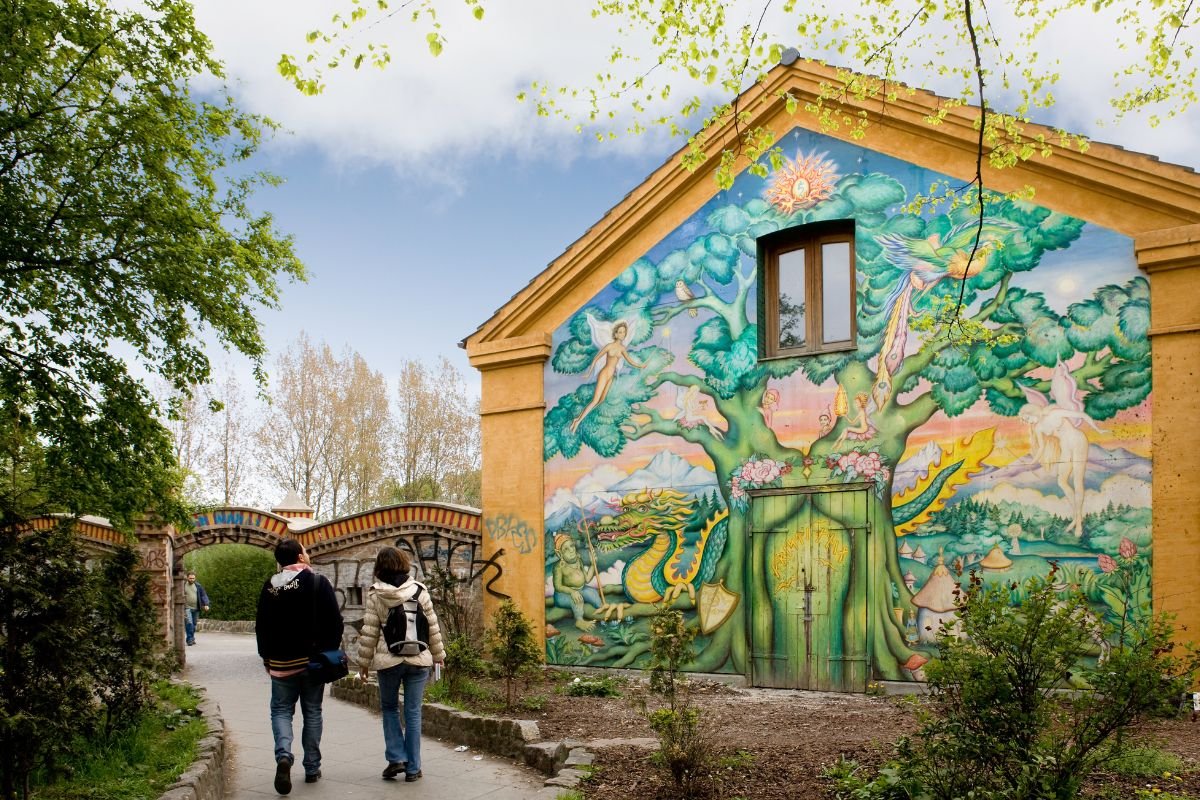 Ein bemaltes Haus in der Freistadt Christiania in Kopenhagen