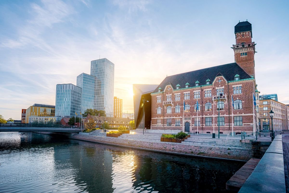 Kanal und historische Gebäude im Zentrum von Malmö