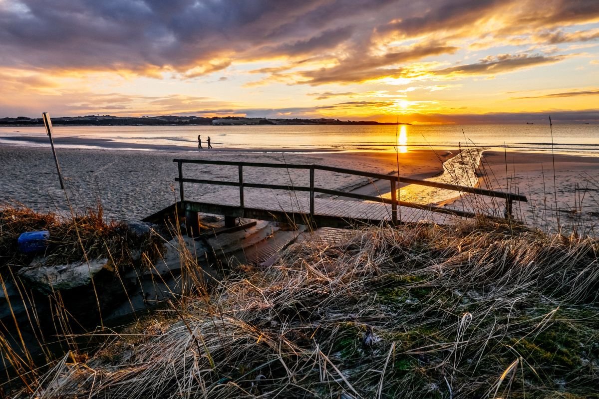 Sonnenuntergang über dem Öresund am Strand von Malmö
